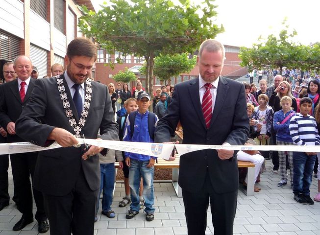 Ministr Petr Fiala zahajuje školní rok ve Strakonicích. Na snímku se starostou města Pavlem Vondrysem