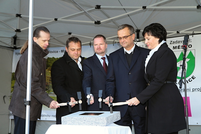 MInistr Fiala na slavnostním zahájení rekonstrukce školy