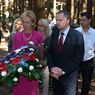 Ministr Petr Fiala a jeho náměstkyně Eva Bartoňová při uctění památky obětí romského holocaustu v Hodoníně u Kunštátu